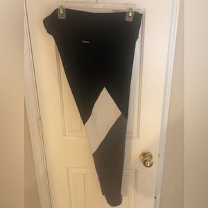 Athletic Works Women’s XL DriWorks 28” Full Length Stretch Leggings.